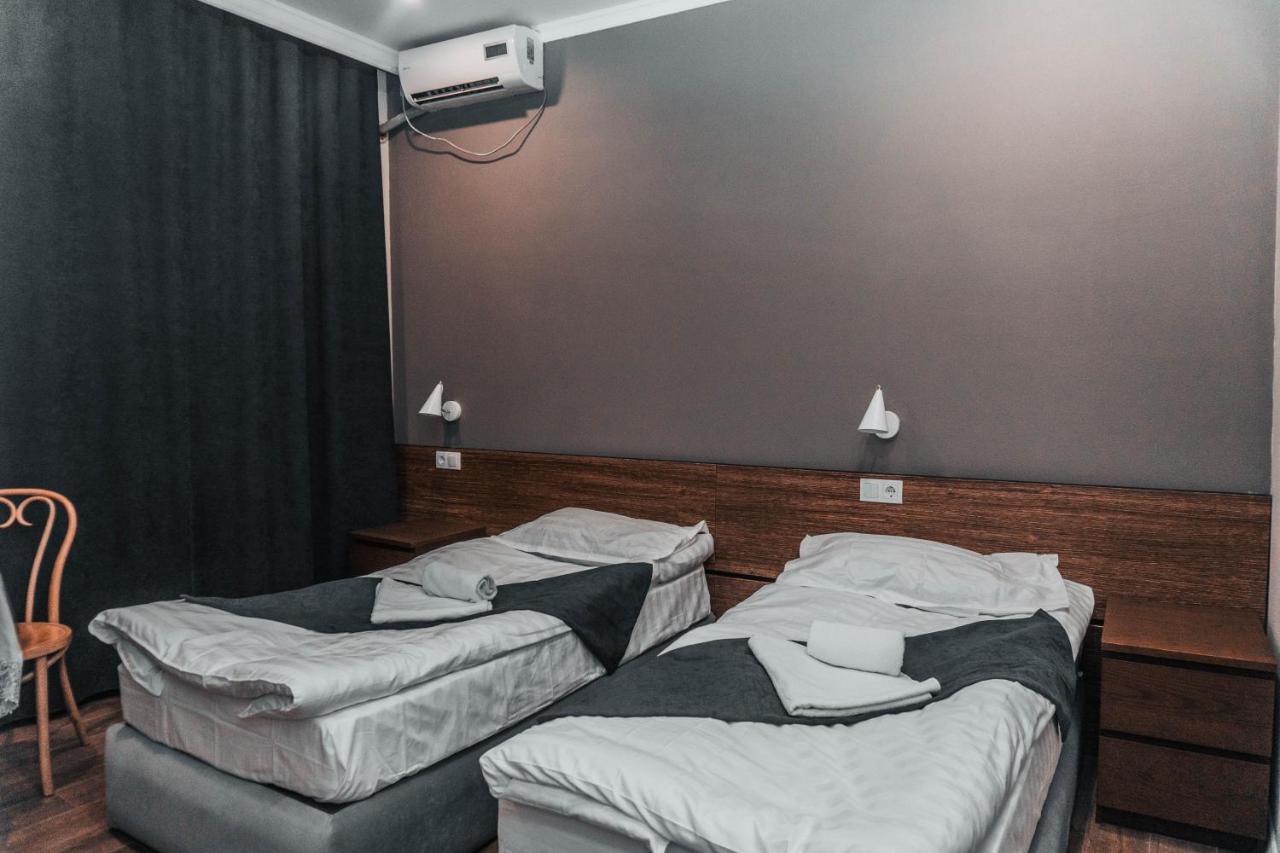 Hotel Жомарт Aqtöbe Esterno foto